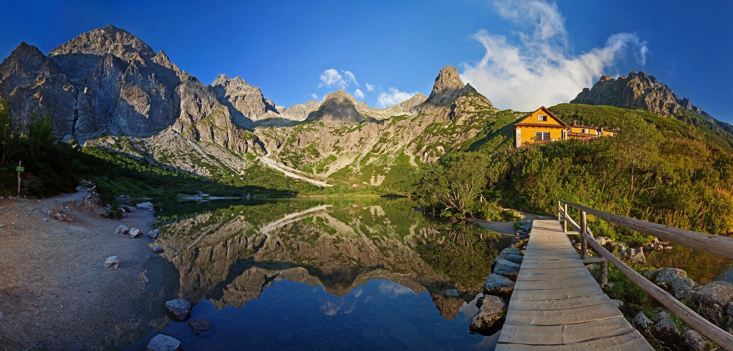 Panorama del valle del lago Zelene pleso en los montes Tatra, Eslovaquia, Europa